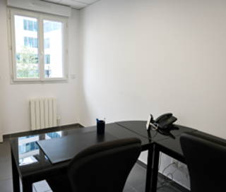 Bureau privé 10 m² 1 poste Location bureau Rue de Metz Nanterre 92000 - photo 1
